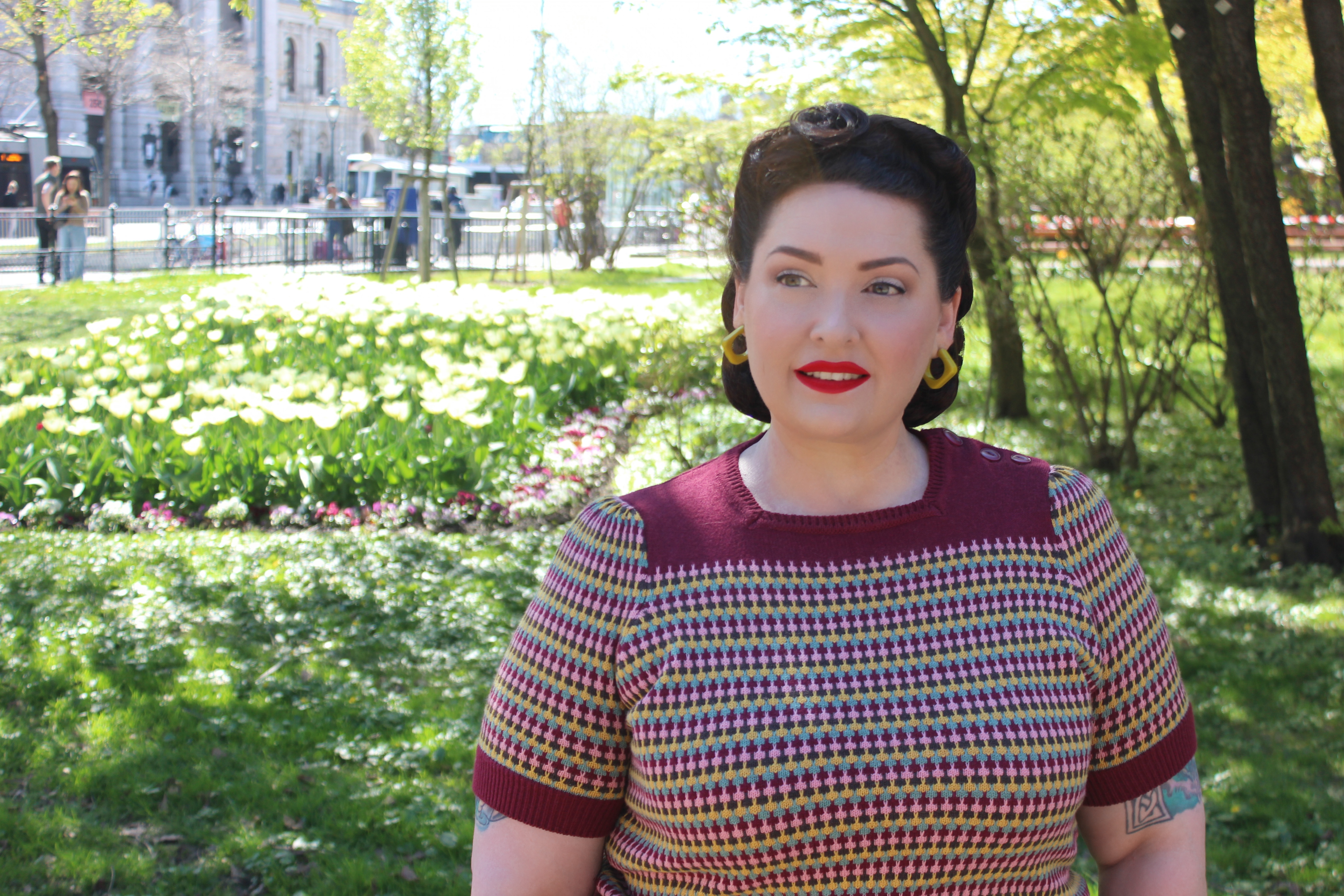 Casual vintage spring outfit with culottes and patterned knit top, relaxed outdoor setting in Vienna
